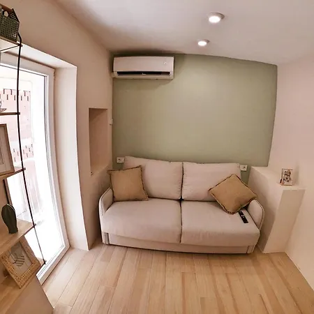 Charming In 25 M² With Balcony And Parking アパート