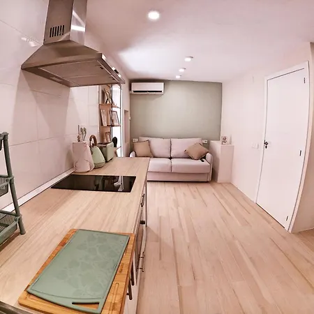 アパート Charming In 25 M² With Balcony And Parking